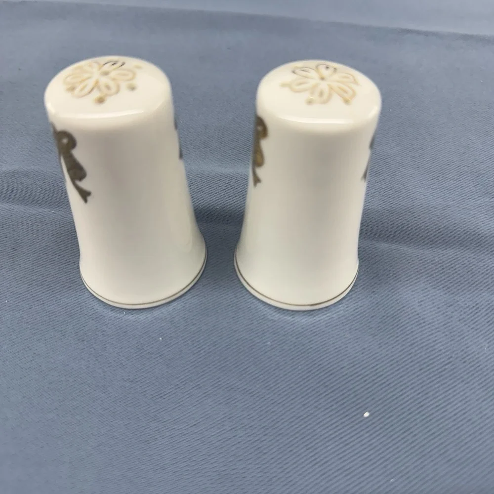 LEFTON Salt and Pepper Shakers White And Gold VTG 1950s